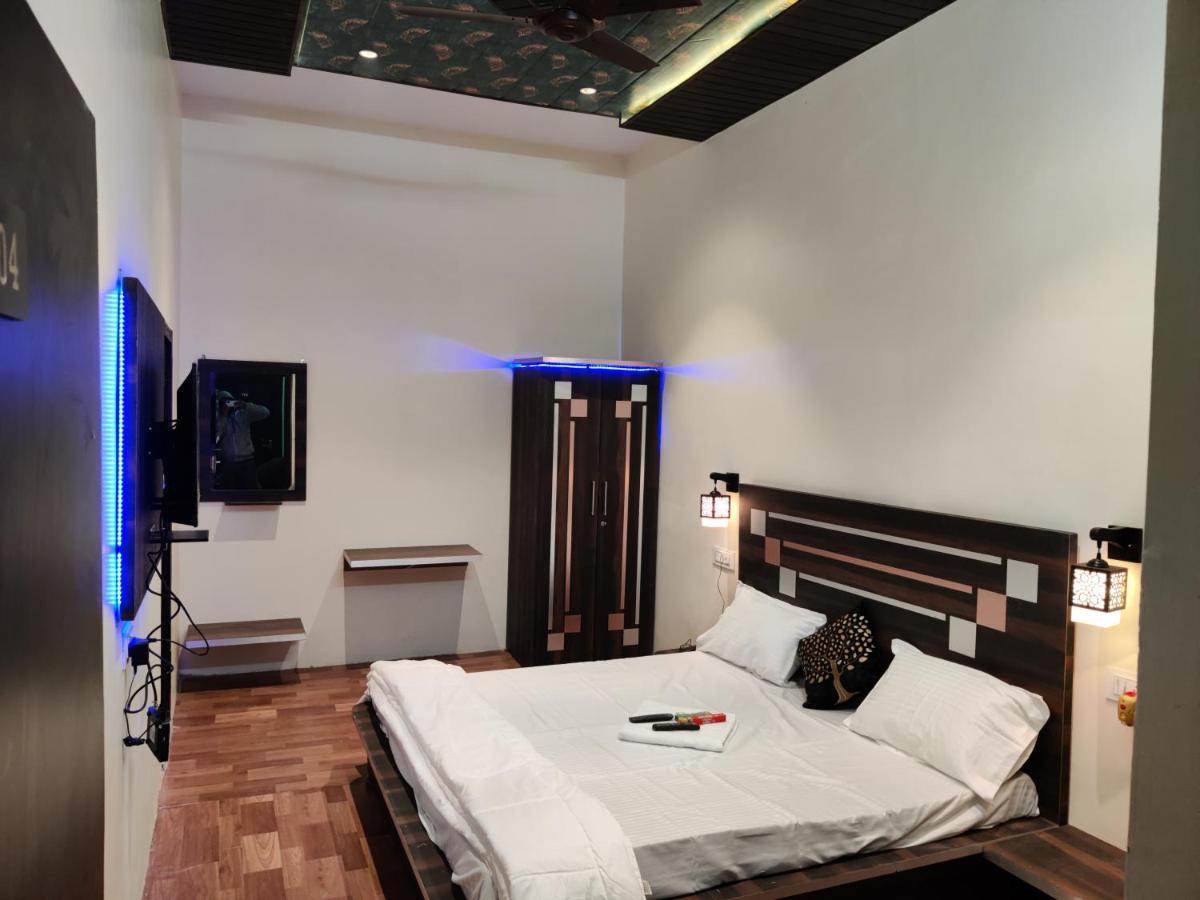 Keshav Hotel Farrukhabad Екстериор снимка